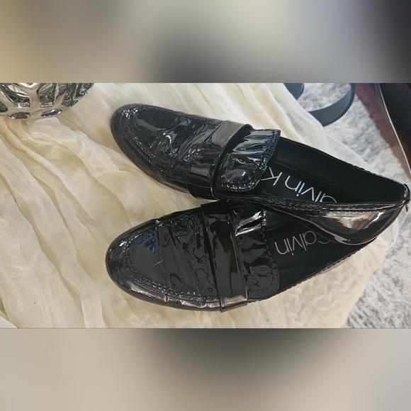 Black Patent Leather Calvin Klein soft loafers 7.5 - Picture 2 of 9